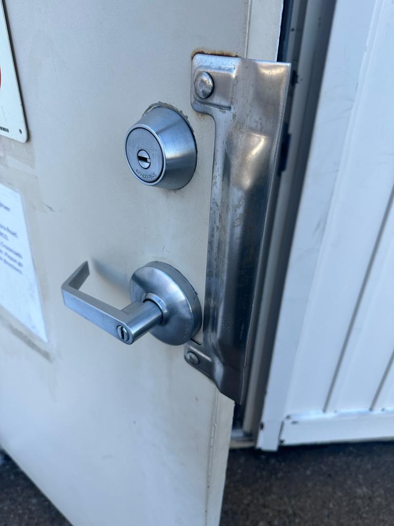 247 mobile locksmith services lever handle installation (14)
